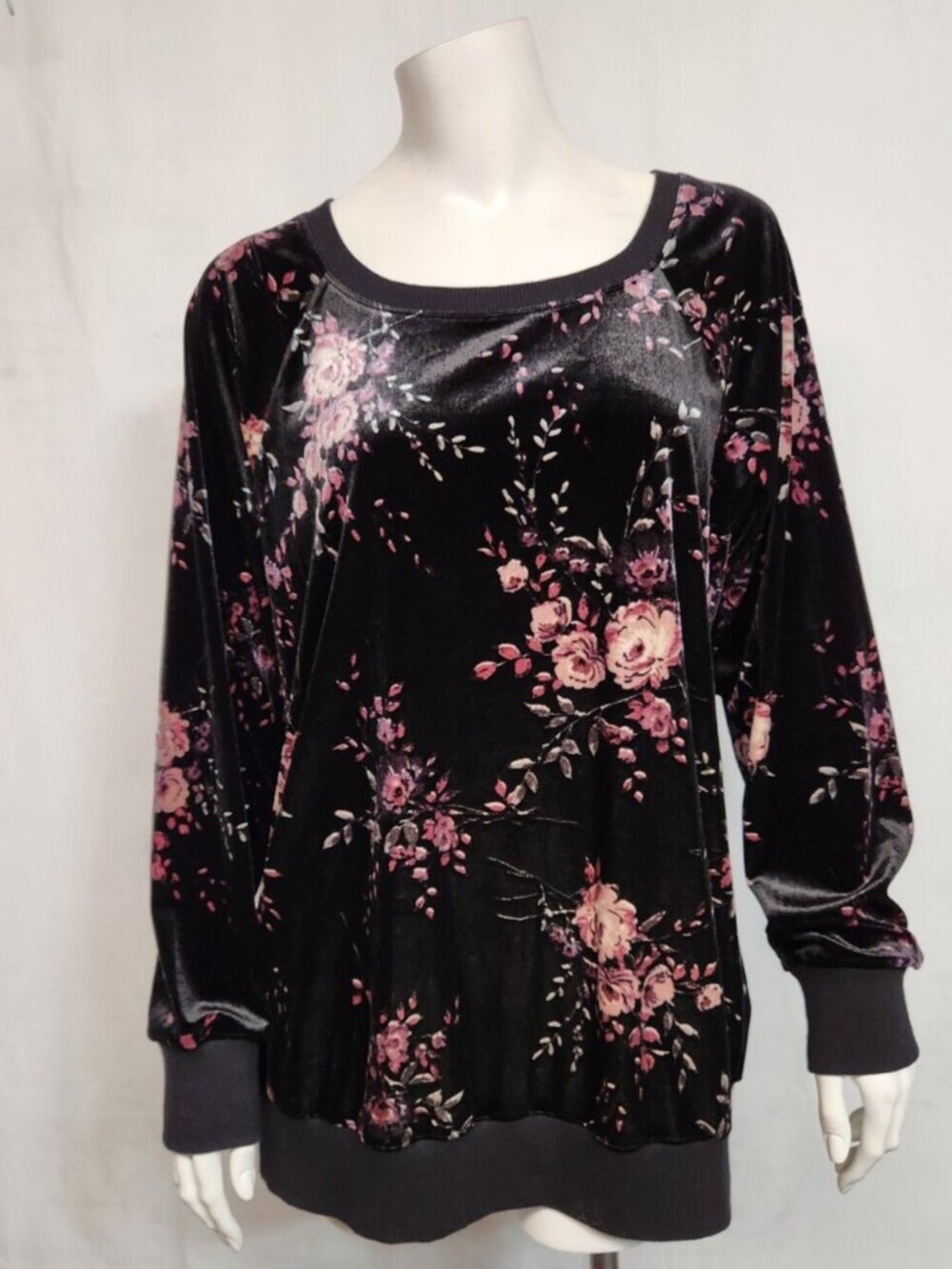Torrid Women's Size 00 Black Soft Velvet Floral Print Long Sleeve Top